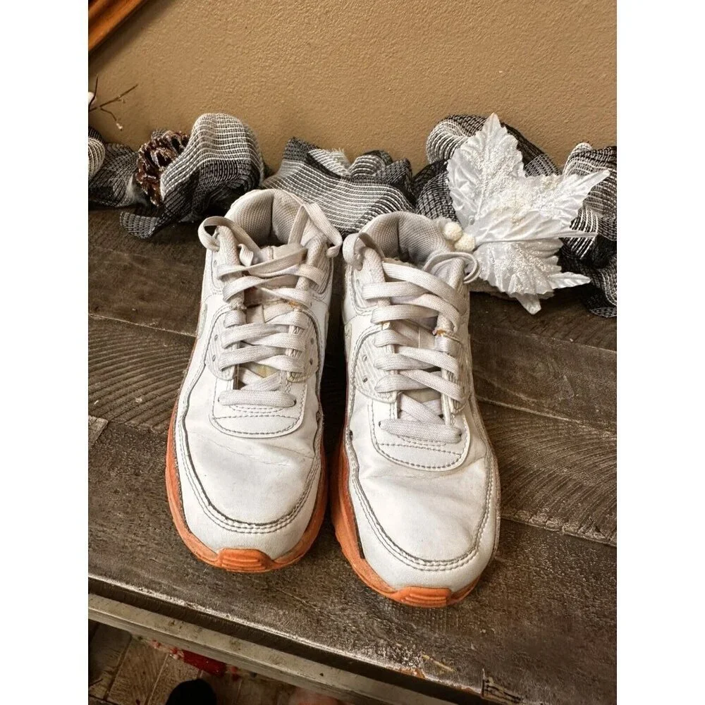 NIKE AIR MAX 90 LTR SE YOUTH SIZE 4.5Y / WOMENS 6